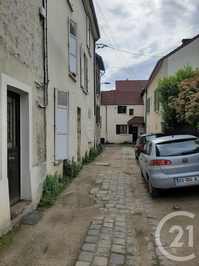 Appartement F1 à louer - 1 pièce - 35.0 m2 - HOUILLES - 78 - ILE-DE-FRANCE - Century 21 G.T.I. Appartement F1 à louer - 1 pièce - 35.0 m2 - HOUILLES - 78 - ILE-DE-FRANCE - Century 21 G.T.I.