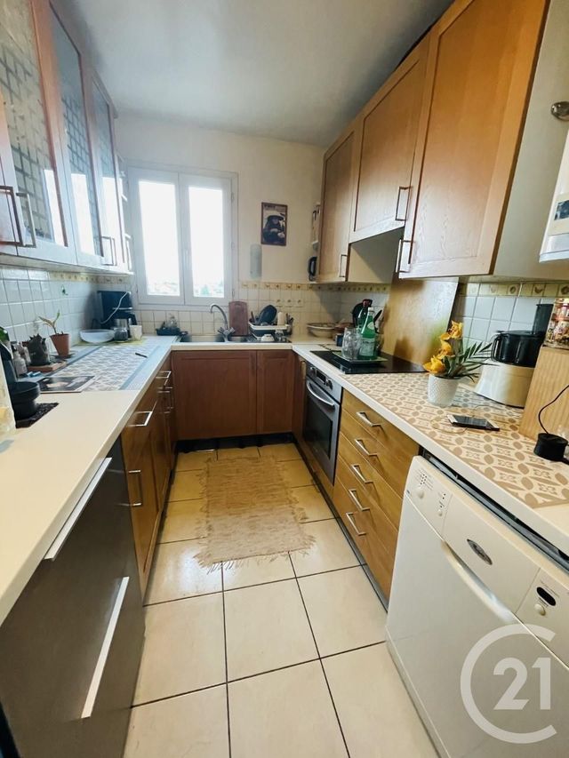 Appartement F4 à vendre - 4 pièces - 77.0 m2 - SARTROUVILLE - 78 - ILE-DE-FRANCE - Century 21 G.T.I. Appartement F4 à vendre - 4 pièces - 77.0 m2 - SARTROUVILLE - 78 - ILE-DE-FRANCE - Century 21 G.T.I.