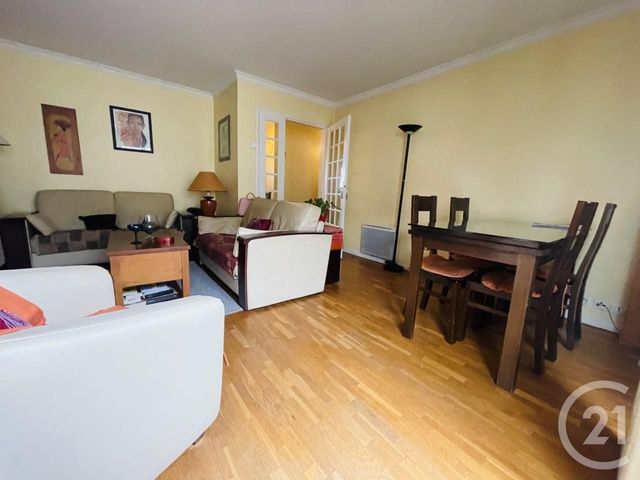 Appartement F4 à vendre - 4 pièces - 77.0 m2 - SARTROUVILLE - 78 - ILE-DE-FRANCE - Century 21 G.T.I. Appartement F4 à vendre - 4 pièces - 77.0 m2 - SARTROUVILLE - 78 - ILE-DE-FRANCE - Century 21 G.T.I.