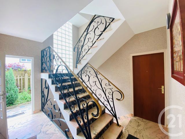 Appartement F4 à vendre - 4 pièces - 81.8 m2 - SARTROUVILLE - 78 - ILE-DE-FRANCE - Century 21 G.T.I. Appartement F4 à vendre - 4 pièces - 81.8 m2 - SARTROUVILLE - 78 - ILE-DE-FRANCE - Century 21 G.T.I.