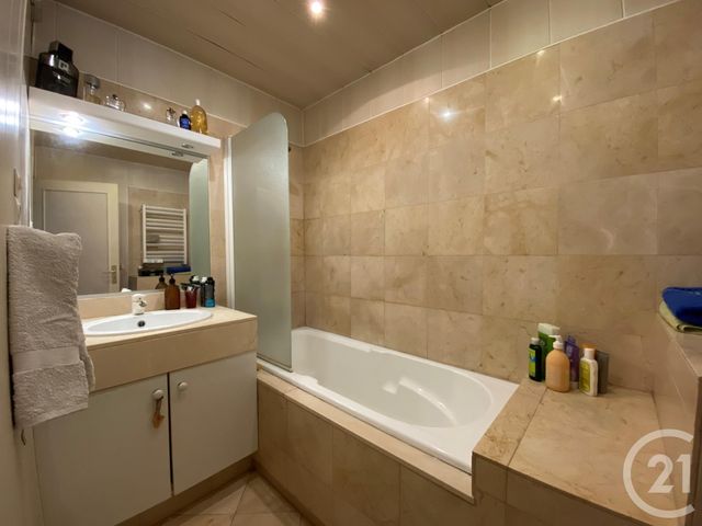 Appartement F5 à vendre - 5 pièces - 100.47 m2 - SARTROUVILLE - 78 - ILE-DE-FRANCE - Century 21 G.T.I. Appartement F5 à vendre - 5 pièces - 100.47 m2 - SARTROUVILLE - 78 - ILE-DE-FRANCE - Century 21 G.T.I.