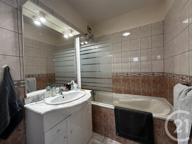 Afficher la photo en grand Appartement F3 à vendre - 3 pièces - 77.36 m2 - SARTROUVILLE - 78 - ILE-DE-FRANCE - Century 21 G.T.I.