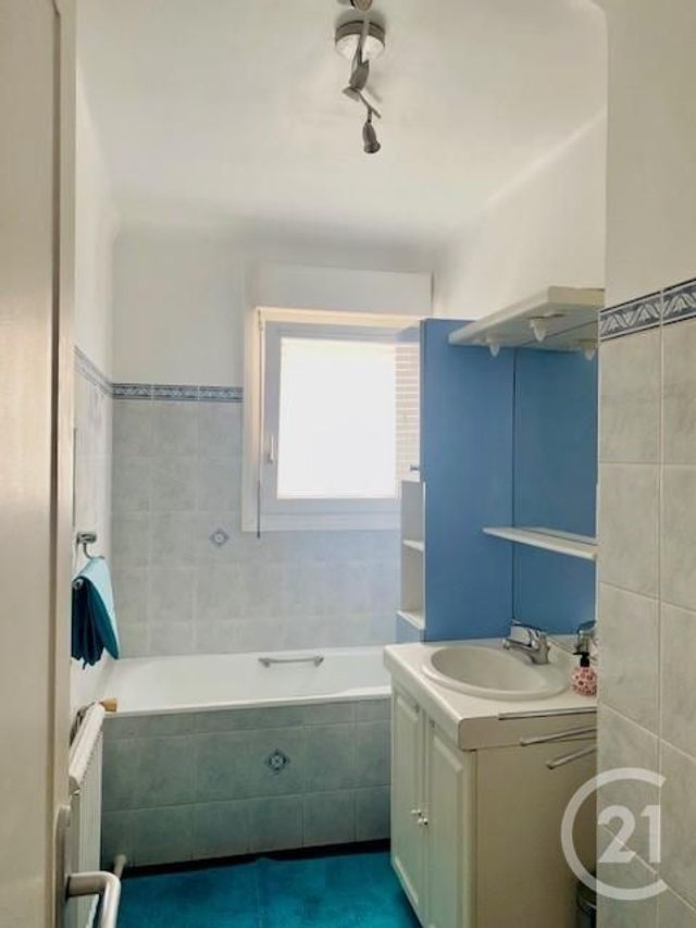 Appartement F3 à louer - 3 pièces - 58.48 m2 - SARTROUVILLE - 78 - ILE-DE-FRANCE - Century 21 G.T.I.