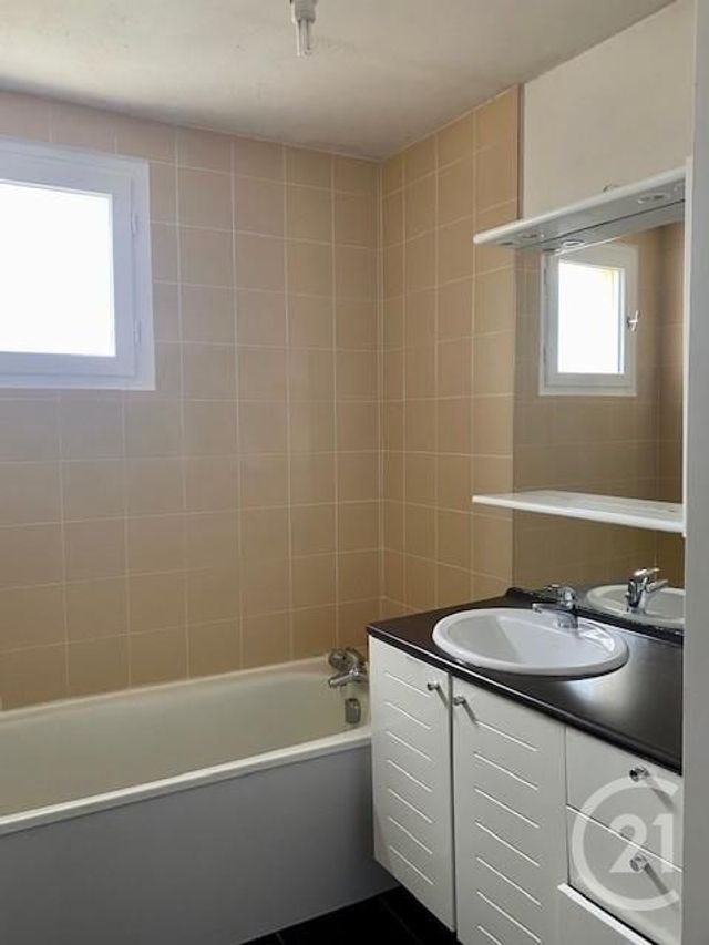 Appartement F3 à louer - 3 pièces - 67.0 m2 - SARTROUVILLE - 78 - ILE-DE-FRANCE - Century 21 G.T.I.