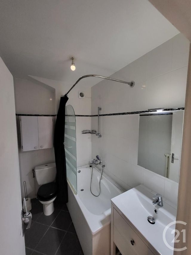 Appartement F2 à louer - 2 pièces - 44.8 m2 - HOUILLES - 78 - ILE-DE-FRANCE - Century 21 G.T.I.