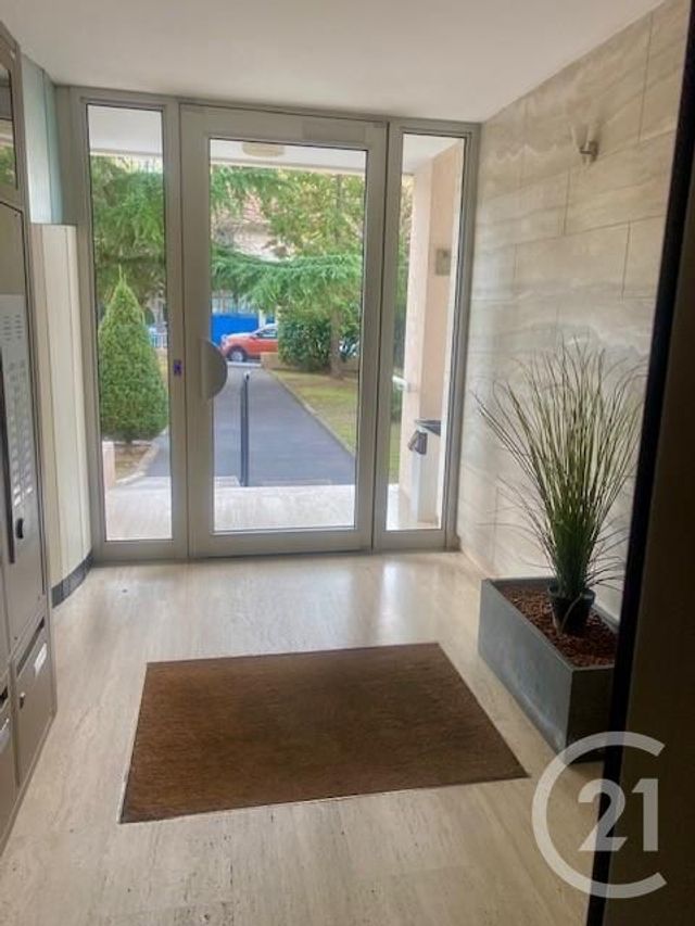 Appartement F2 à louer - 2 pièces - 33.51 m2 - SARTROUVILLE - 78 - ILE-DE-FRANCE - Century 21 G.T.I.