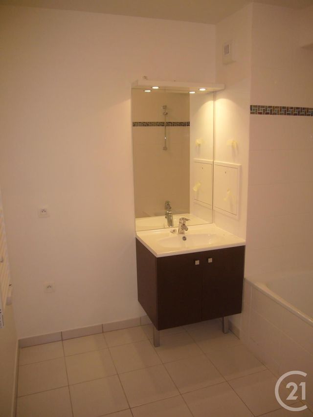 Appartement F3 à louer - 3 pièces - 60.4 m2 - SARTROUVILLE - 78 - ILE-DE-FRANCE - Century 21 G.T.I.