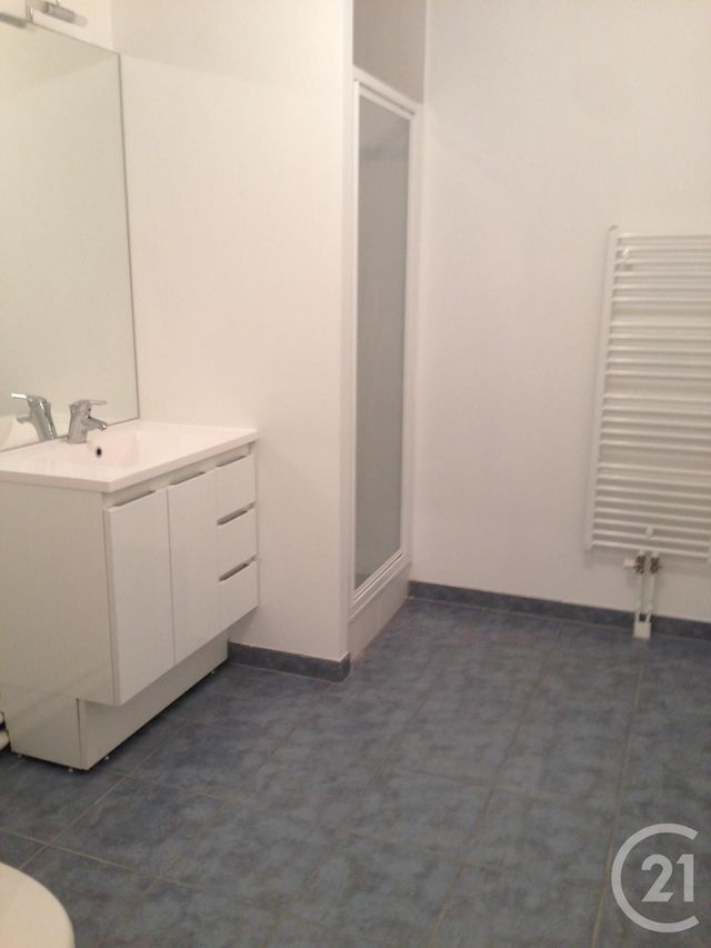 Appartement à louer - 2 pièces - 45.76 m2 - SARTROUVILLE - 78 - ILE-DE-FRANCE - Century 21 G.T.I.