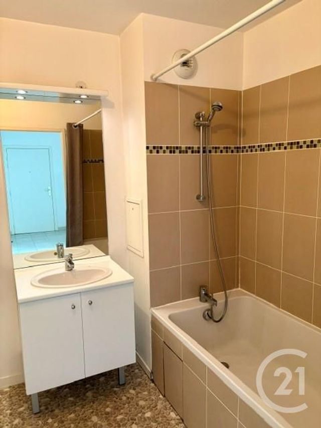 Appartement à louer - 3 pièces - 59.0 m2 - SARTROUVILLE - 78 - ILE-DE-FRANCE - Century 21 G.T.I.