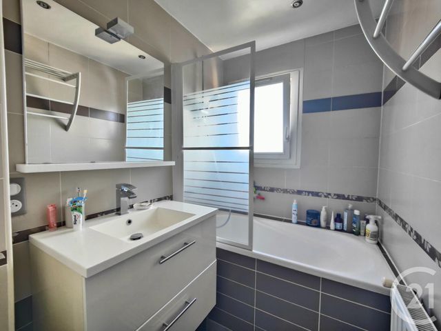 Appartement F4 à vendre - 4 pièces - 68.02 m2 - SARTROUVILLE - 78 - ILE-DE-FRANCE - Century 21 G.T.I.